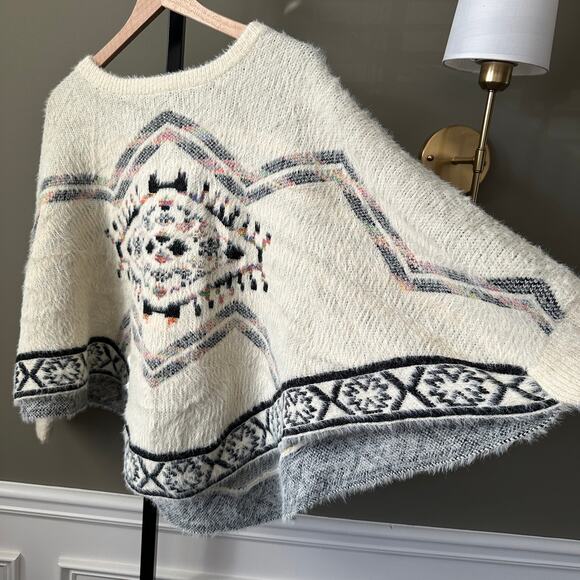 Kamana Aztec White Pullover Sweater One Size Womens - Picture 2 of 6